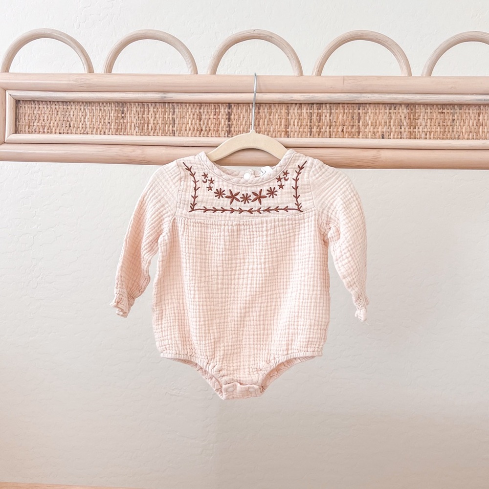 Long Sleeve Embroidered Onesie: 6-9m
